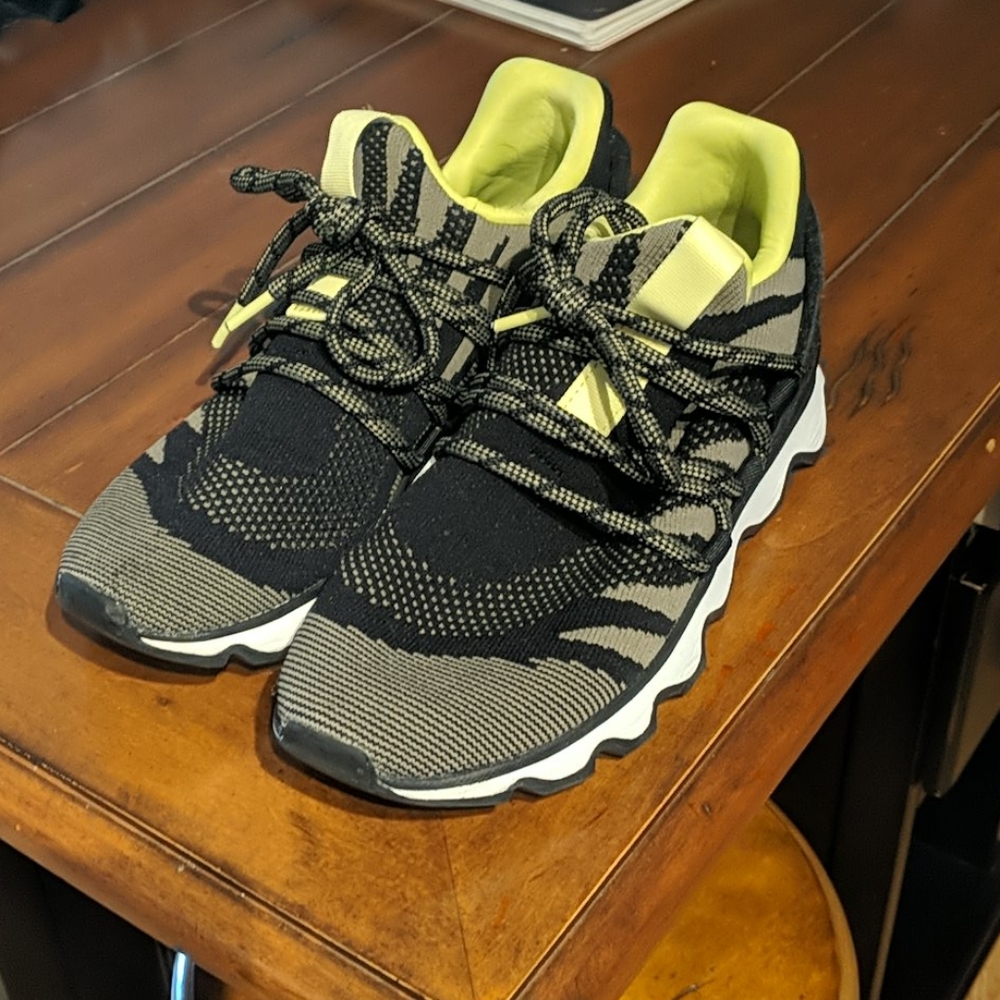 Sorel kinetic lace sneaker tennis shoes